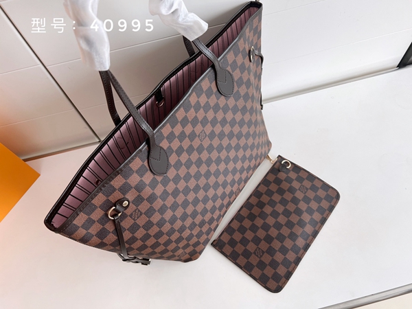 ルイヴィトンバッグ背面デザイン